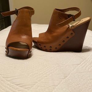 Jessica Simpson Size 7 brown wedge